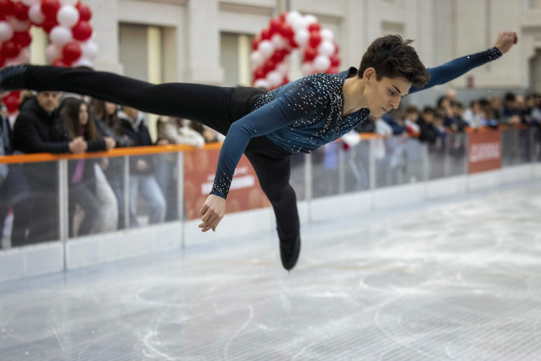 Inauguración pista de hielo del Palacio de Cibeles
