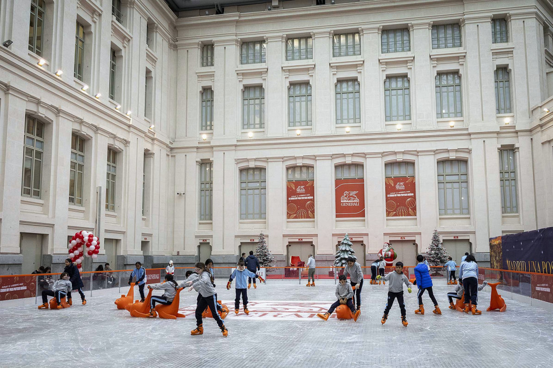 Inauguración pista de hielo del Palacio de Cibeles