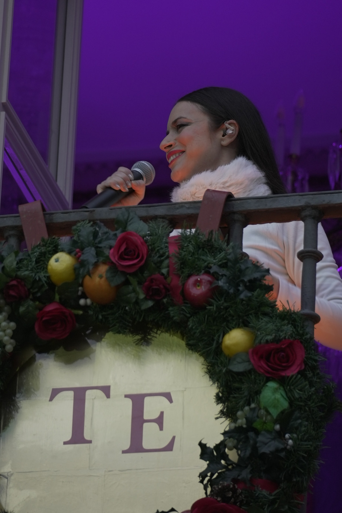 Blanca Paloma en el balcón del Teatro Español